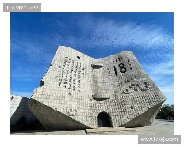 曲波文学创作的独特风格与思想内涵探析：从历史背景到社会影响